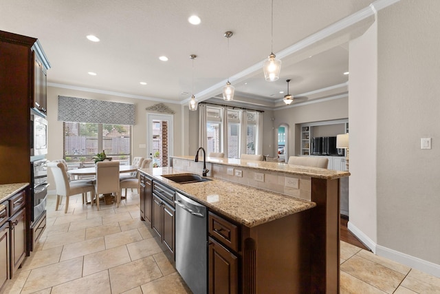 2322 Dolan Springs Ln, Friendswood, TX 77546 - kitchen featuring appliances with stainless steel finishes, a sink, crown molding, a center island with sink, and recessed lighting
