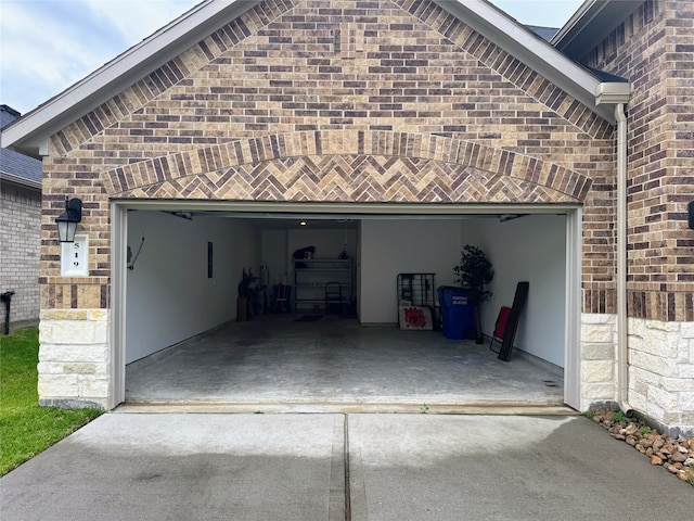 519 Newcomb Hollow Dr, Conroe, TX 77304 - garage with driveway