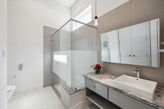 5430 Judalon Ln, Houston, TX 77056 - bathroom with a stall shower, vanity, toilet, and baseboards
