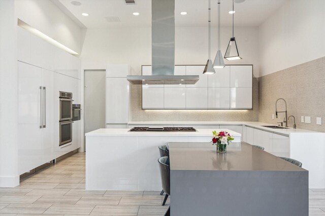 5430 Judalon Ln, Houston, TX 77056 - kitchen with gas stovetop, modern cabinets, a sink, white cabinets, and a kitchen island