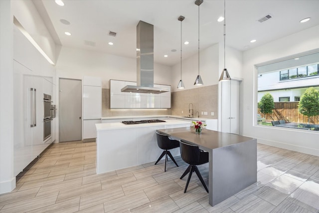 5430 Judalon Ln, Houston, TX 77056 - kitchen with modern cabinets, island range hood, a sink, white cabinetry, and a large island