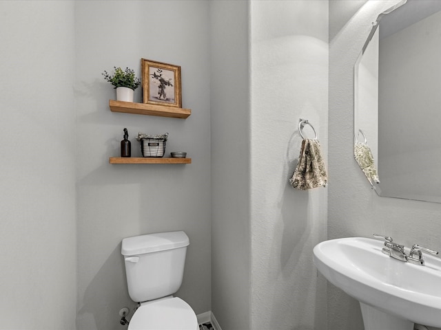 711 Summer Trace Ln, Richmond, TX 77406 - bathroom with a sink and toilet