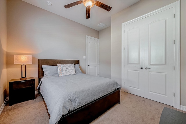 5123 Wheaton Park Dr, Sugar Land, TX 77479 - bedroom with light carpet, a closet, ceiling fan, and baseboards