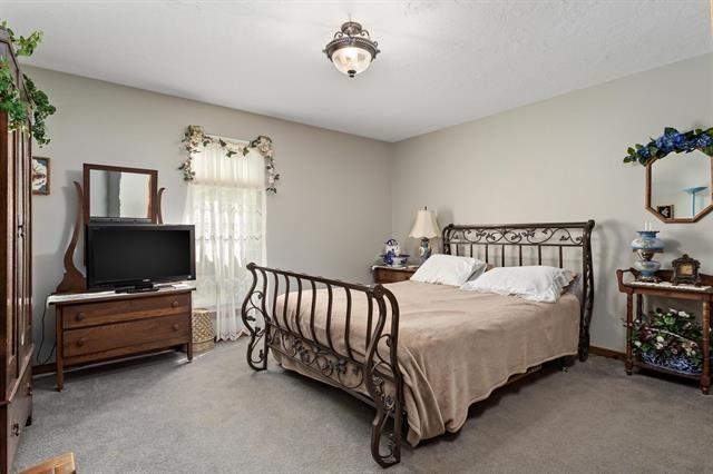 527 E Walton Rd, Lumberton, TX 77657 - view of carpeted bedroom