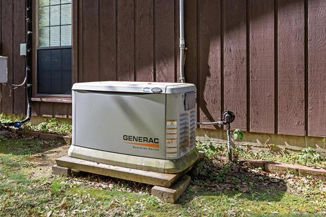 527 E Walton Rd, Lumberton, TX 77657 - exterior view of a power unit