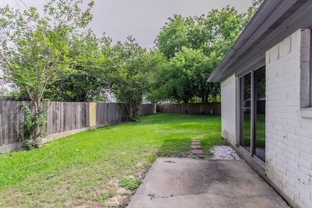 7218 Winding Trace Dr, Houston, TX 77086 - view of yard featuring a patio area