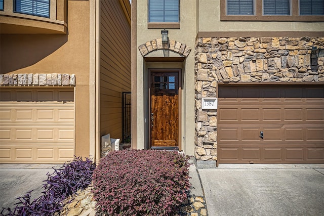 1380 Studer St, Houston, TX 77007 - doorway to property with stone siding, stucco siding, and an attached garage