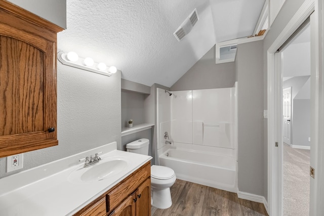 16610 Meadow Ln Unit Cr438, Danbury, TX 77534 - bathroom featuring vaulted ceiling, toilet, wood finished floors, a textured ceiling, and bathing tub / shower combination