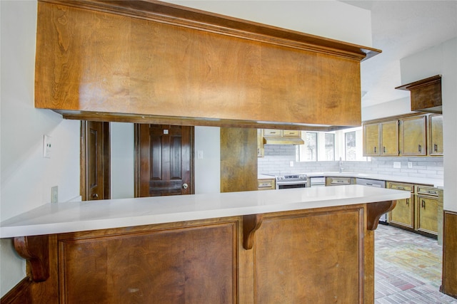 506 Windsor Glen Dr, Katy, TX 77450 - kitchen featuring under cabinet range hood, a sink, stainless steel electric range, light countertops, and tasteful backsplash