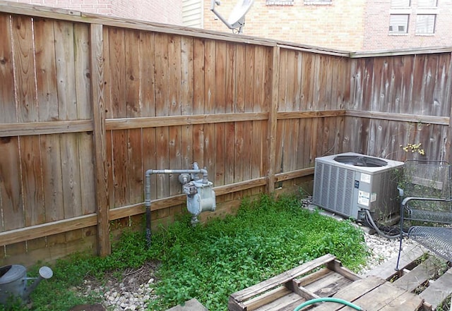 3501 Link Valley Dr Unit 1004, Houston, TX 77025 - exterior view of central AC, fence, a satellite dish, and gas meter