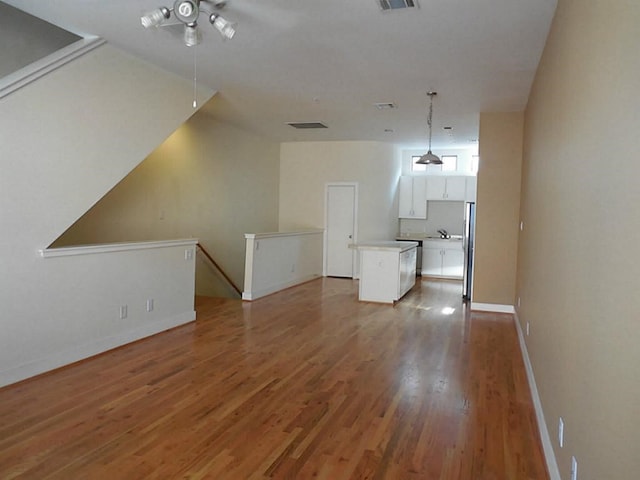 3501 Link Valley Dr Unit 1004, Houston, TX 77025 - unfurnished living room featuring a ceiling fan, light wood-type flooring, baseboards, and a sink