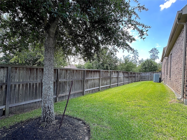2308 Ellis Park Ln, Conroe, TX 77304 - view of yard featuring central AC