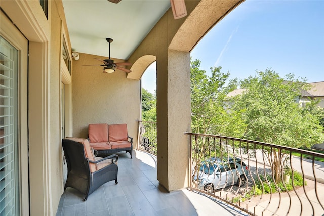 6635 Wanita Pl Unit B, Houston, TX 77007 - balcony with ceiling fan
