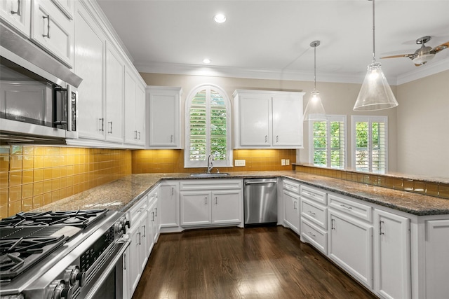6635 Wanita Pl Unit B, Houston, TX 77007 - kitchen with stainless steel appliances, plenty of natural light, white cabinets, ornamental molding, and a sink