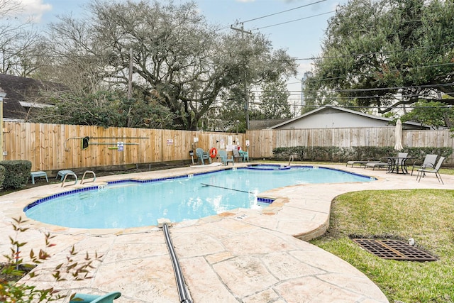 4315 Westheimer Rd, Houston, TX 77027 - community pool with a patio and a fenced backyard