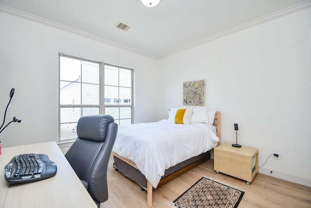4006 Feagan St Unit D, Houston, TX 77007 - bedroom featuring crown molding, multiple windows, light wood-style floors, and baseboards