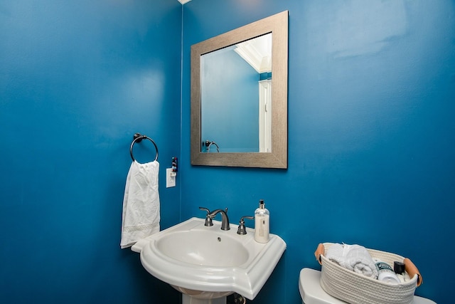 4006 Feagan St Unit D, Houston, TX 77007 - bathroom with a sink and toilet