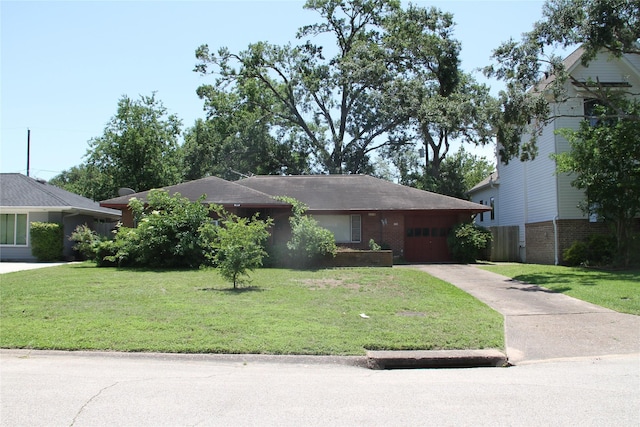 2315 Hewitt Dr, Houston, TX 77018 - single story home featuring concrete driveway, a garage, and a front yard
