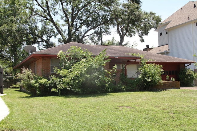 2315 Hewitt Dr, Houston, TX 77018 - view of side of home featuring a lawn and roof with shingles