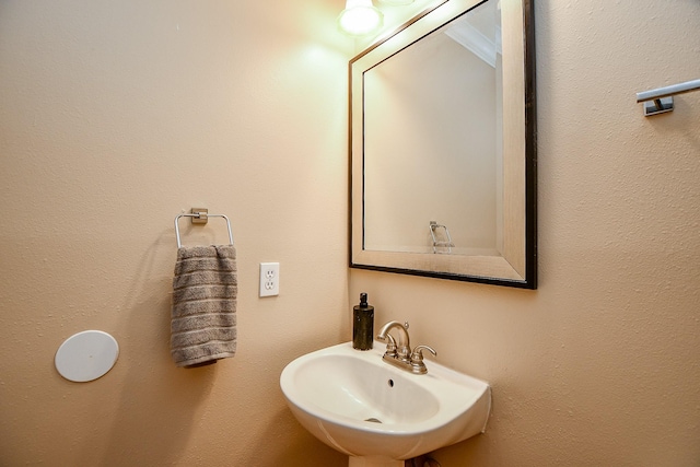 11707 Turtle Lake Dr, Houston, TX 77064 - bathroom featuring a sink