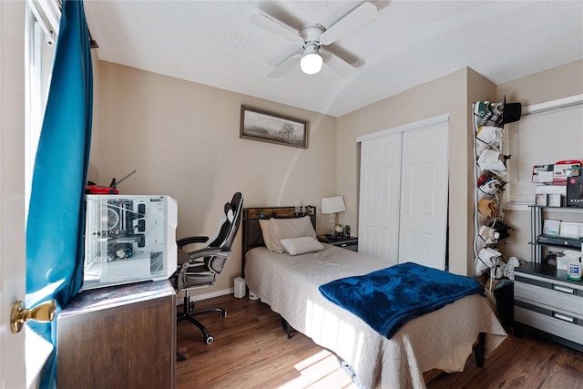 12574 Newbrook Dr, Houston, TX 77072 - bedroom featuring wood finished floors, a closet, a ceiling fan, a textured ceiling, and baseboards
