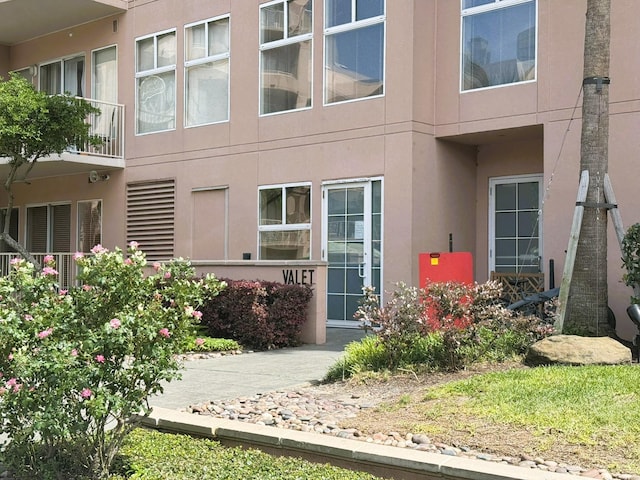 3505 Sage Rd Unit 602, Houston, TX 77056 - exterior space with stucco siding