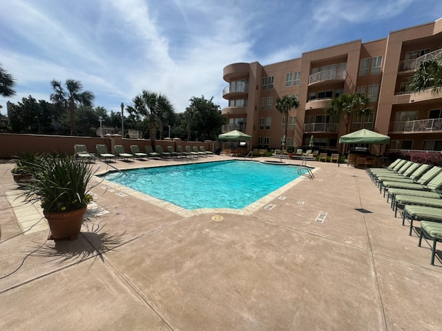 3505 Sage Rd Unit 602, Houston, TX 77056 - community pool featuring a patio area and fence