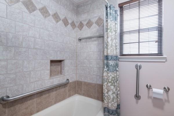 3314 Park Meadows Ave, Deer Park, TX 77536 - full bathroom featuring shower / bath combination with curtain
