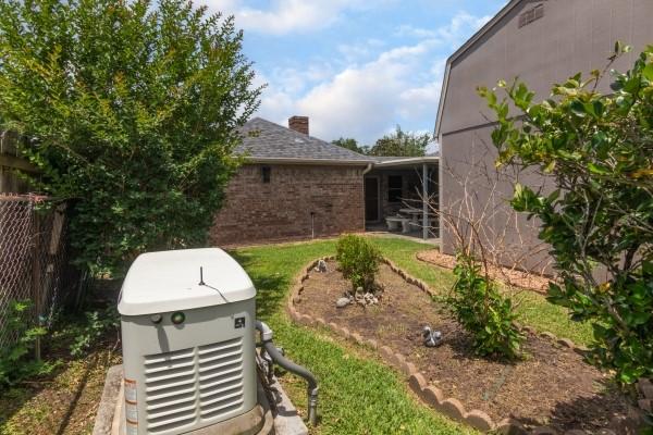 3314 Park Meadows Ave, Deer Park, TX 77536 - view of yard with fence