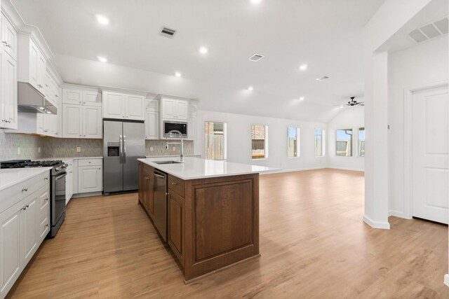 3315 Bristle Ridge Ln, Brookshire, TX 77423 - kitchen with appliances with stainless steel finishes, a sink, a ceiling fan, decorative backsplash, and recessed lighting