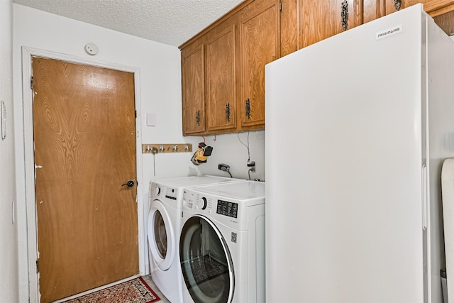 16358 Havenpark Dr, Houston, TX 77059 - laundry area featuring cabinet space, independent washer and dryer, and a textured ceiling