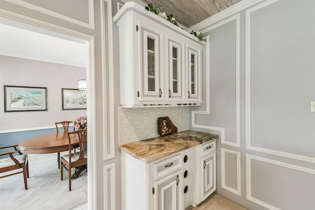8410 Atascocita Lake Way, Humble, TX 77346 - bar with decorative backsplash and a decorative wall