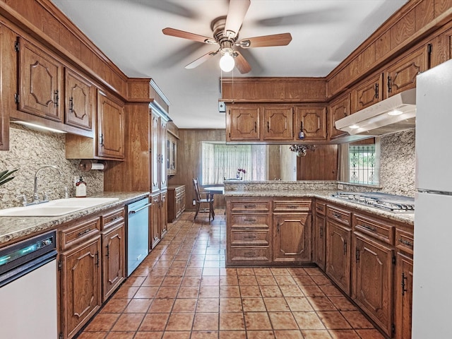 11821 15th St, Santa Fe, TX 77510 - kitchen with a sink, stainless steel gas stovetop, under cabinet range hood, dishwasher, and decorative backsplash
