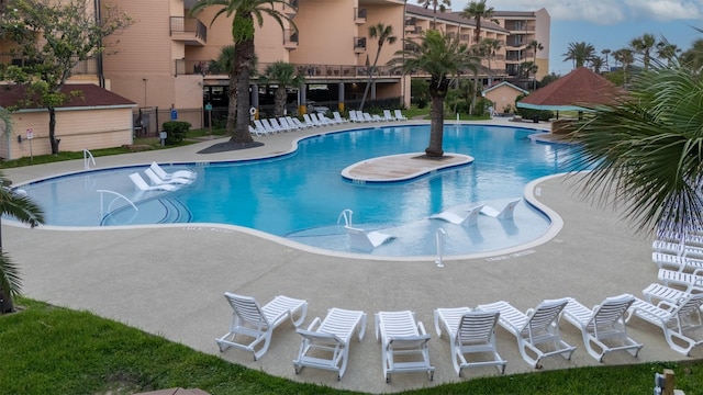 9520 Seawall Blvd Unit 152, Galveston, TX 77554 - community pool with fence