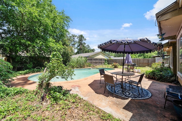 4931 Glendower Dr, Spring, TX 77373 - view of swimming pool featuring a fenced backyard, a patio area, and outdoor dining area