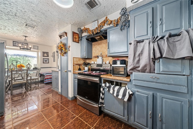 4931 Glendower Dr, Spring, TX 77373 - kitchen with stainless steel appliances, a chandelier, backsplash, a textured ceiling, and dark tile patterned floors