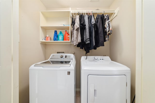 8123 Solara Bnd, Houston, TX 77083 - clothes washing area with washer and clothes dryer