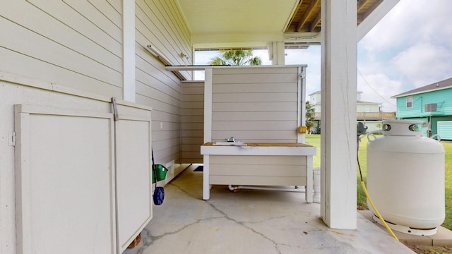 985 Sue Dr, Crystal Beach, TX 77650 - view of patio