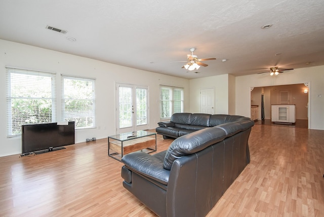 117 E 25th St, Houston, TX 77008 - living area with ceiling fan and light wood-style floors