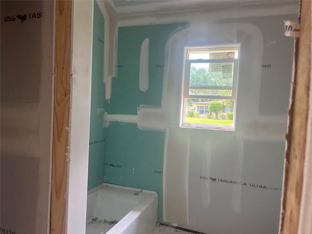 52 Leeder Ct, Lake Jackson, TX 77566 - bathroom featuring a garden tub