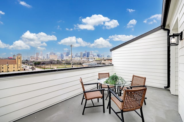 2105 Emancipation Ave, Houston, TX 77003 - balcony with a view of skyline and outdoor dining area