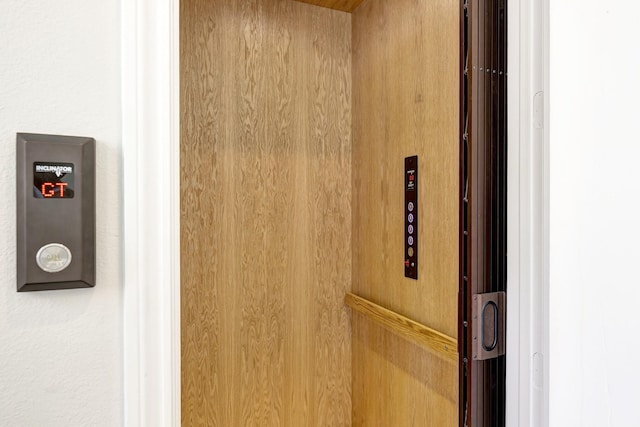 3604 Dorset Cliff Ln, Houston, TX 77055 - view of elevator