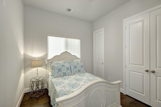 3604 Dorset Cliff Ln, Houston, TX 77055 - bedroom with baseboards, dark wood finished floors, and a closet