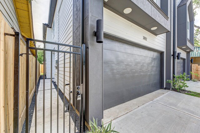 3312 Bremond St, Houston, TX 77004 - view of garage