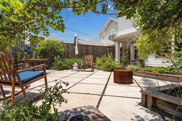 712 E 14th St, Houston, TX 77008 - view of patio / terrace with fence