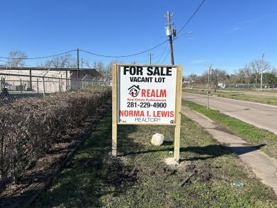 88 Berry Rd, Houston, TX 77022