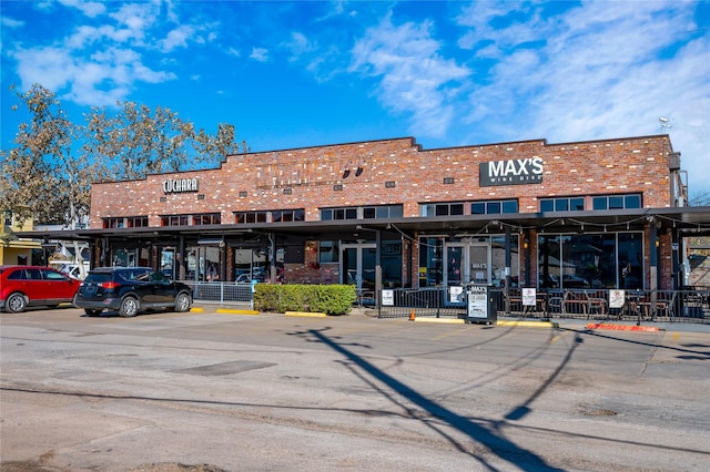2110 Mason St, Houston, TX 77006 - view of commercial property featuring uncovered parking