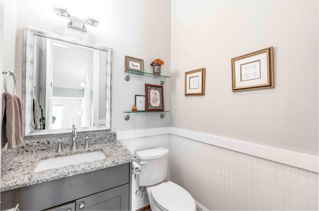 2110 Mason St, Houston, TX 77006 - bathroom with toilet and vanity