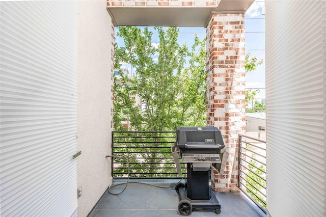 2110 Mason St, Houston, TX 77006 - balcony with area for grilling
