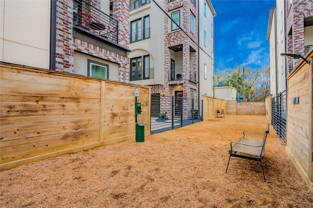 2110 Mason St, Houston, TX 77006 - surrounding community featuring fence